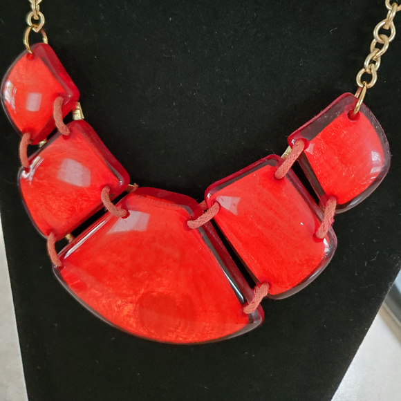 Red Capiz Statement Necklace Shimmery Chunky Hinge - Picture 3 of 7